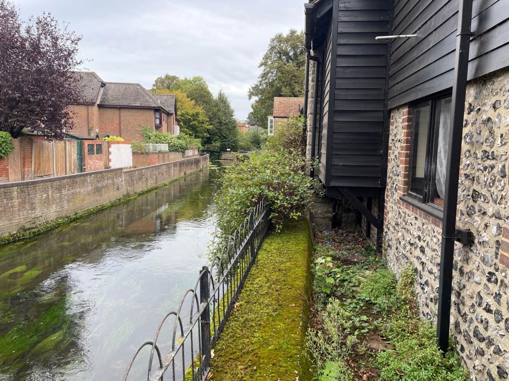 Lot: 52 - THREE-BEDROOM CITY CENTRE RIVERSIDE PROPERTY - View from Courtyard along the river